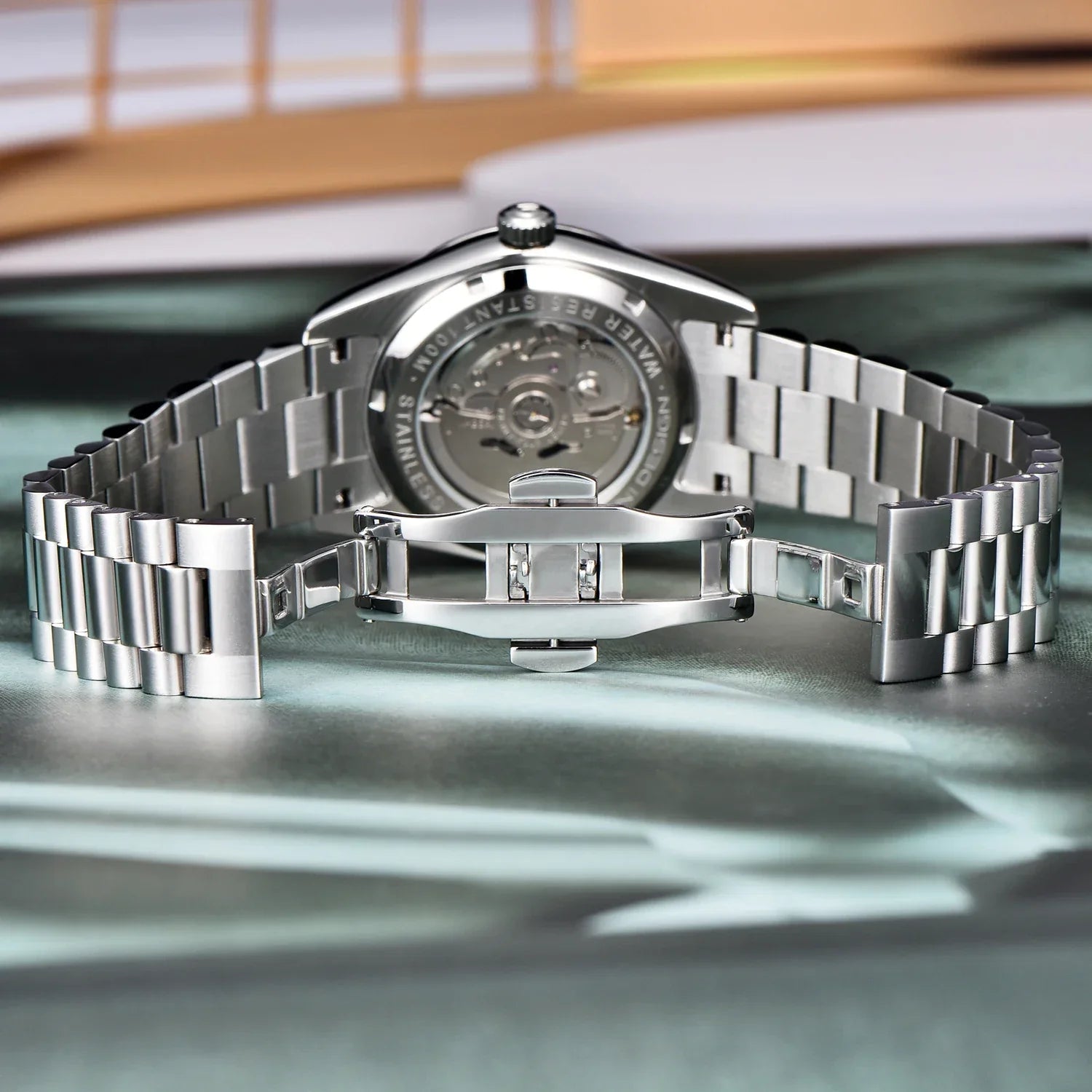 Montre Automatique en Acier Inoxydable pour Homme avec Affichage Jour-Date | Résistante à l’Eau